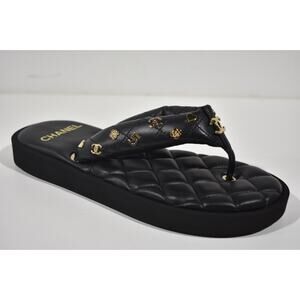 Chanel 23P Black Quilted Charms Padded Pool Thong Logo Slide Flat Sandal 40.5